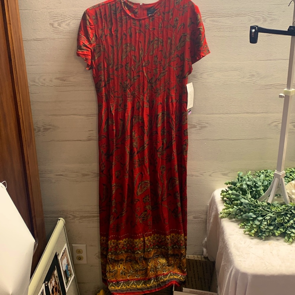 NWT. Red gold short sleeve maxi dress zip back. Size 12.